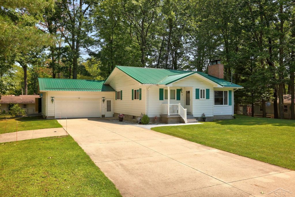 110 Chippewa Trl, Denton township