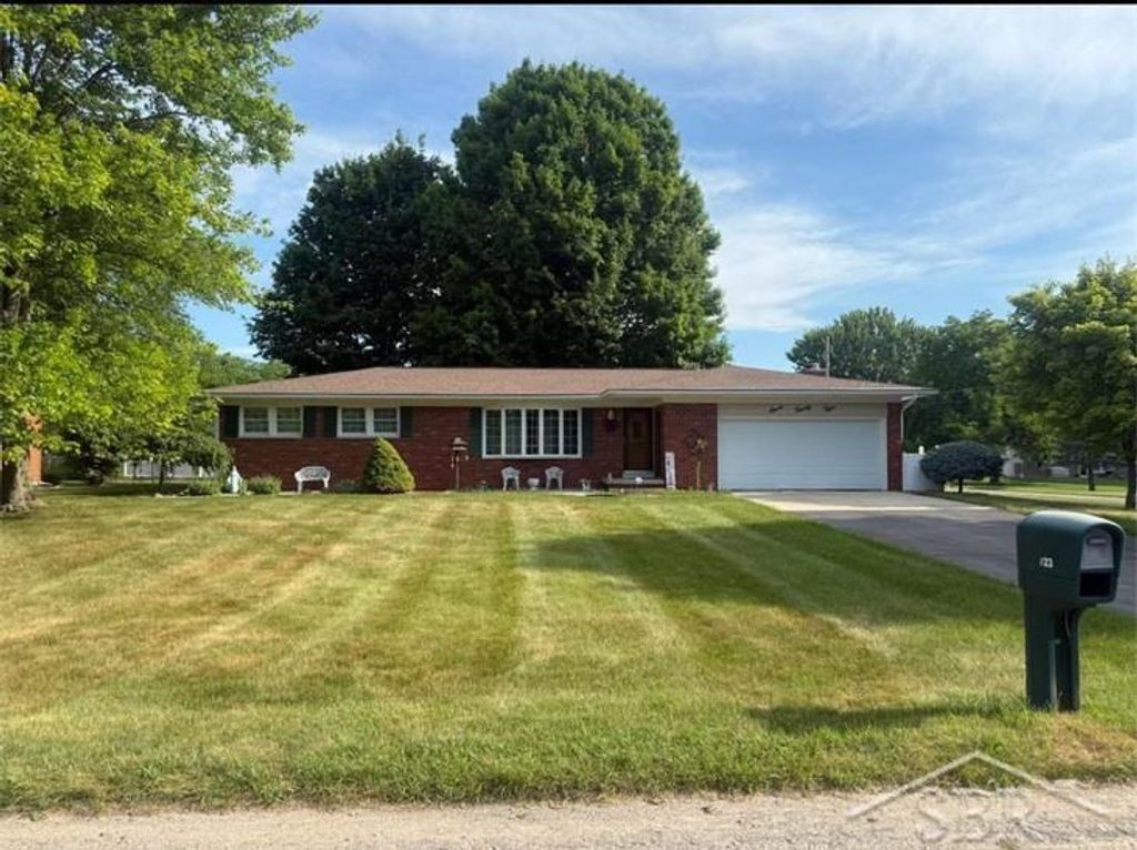 723 Sunflower Dr, Chesaning village