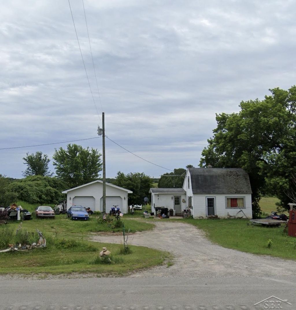 14857 M 32 W, Green township