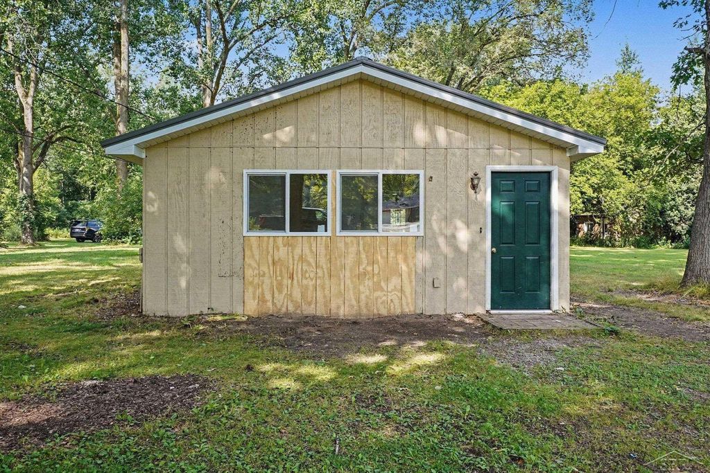 155 N Meridian Rd, Lee township