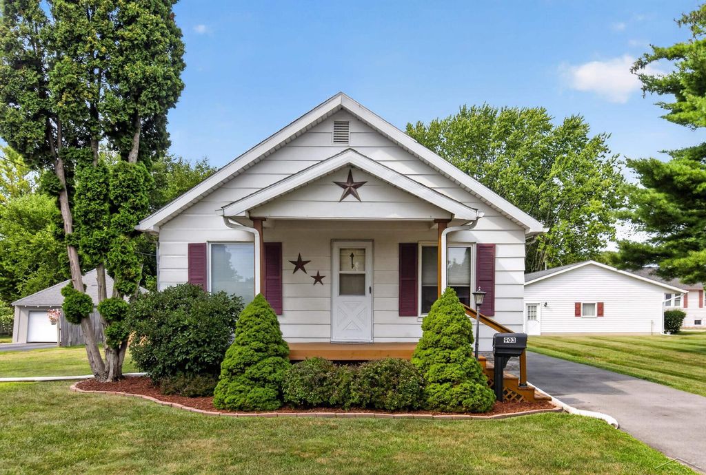 903 Nebobish Ave, Essexville city