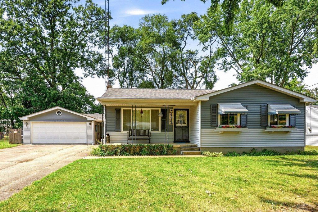 4434 Ashlawn Dr, Flint charter township