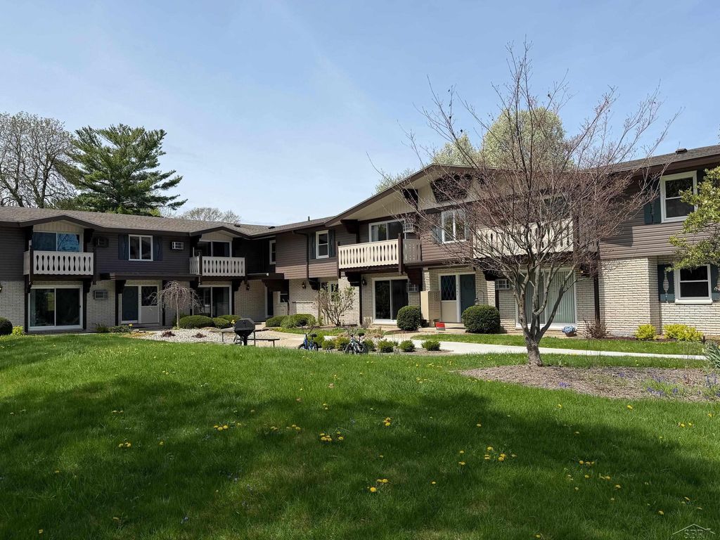 240 W Tuscola Unit 13 St, Frankenmuth