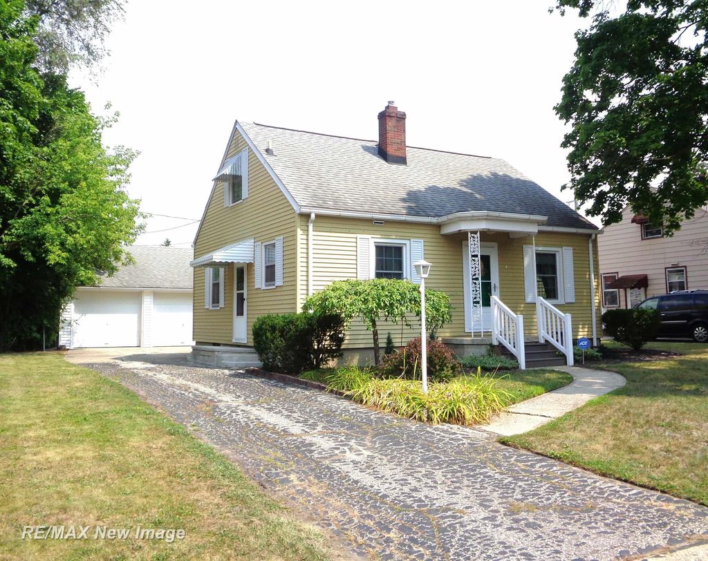 4 Southlawn Ct, Saginaw city