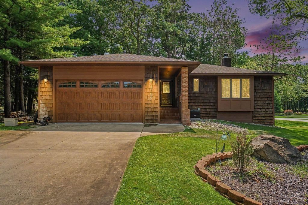 5089 Golfview Dr, Sims township