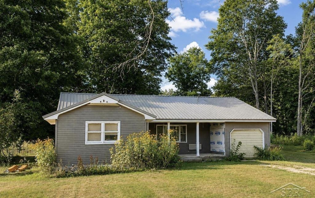 18443 County Road 458 Rd, Pentland township