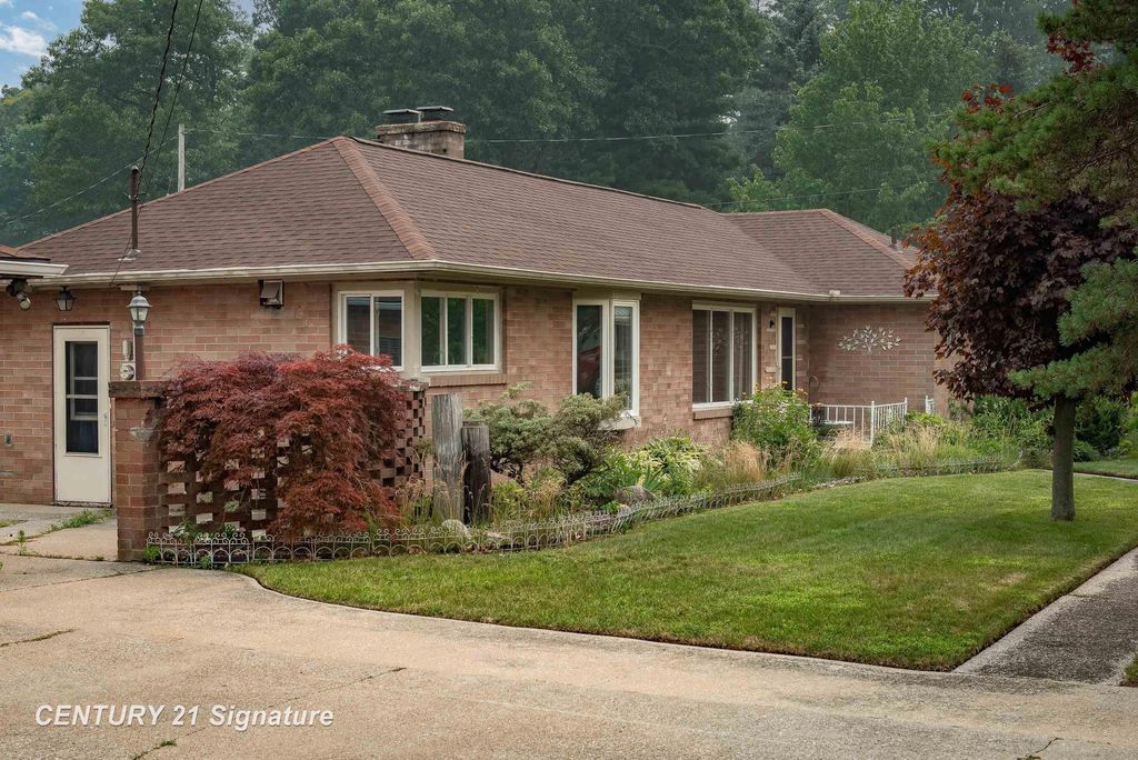 103 Lincoln Dr, Bangor charter township