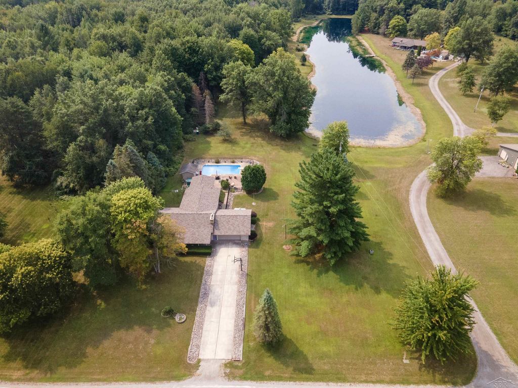 21645 Swan Creek Rd, Lakefield township