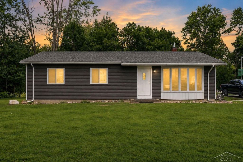 3242 Senske Rd, Deep River township