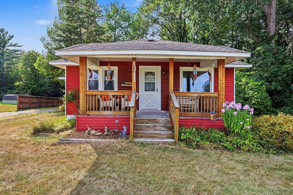 1311 N Huron Rd, Linwood