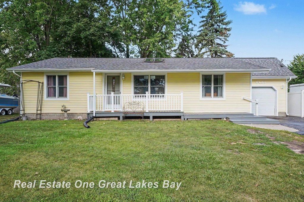 4426 S 9 Mile Rd, Williams charter township