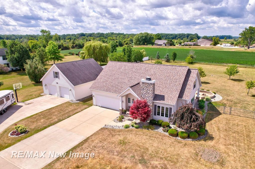 4881 N Gleaner Rd, Thomas township