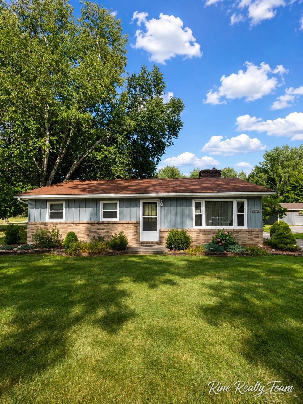 21991 Huron River Dr, Huron charter township