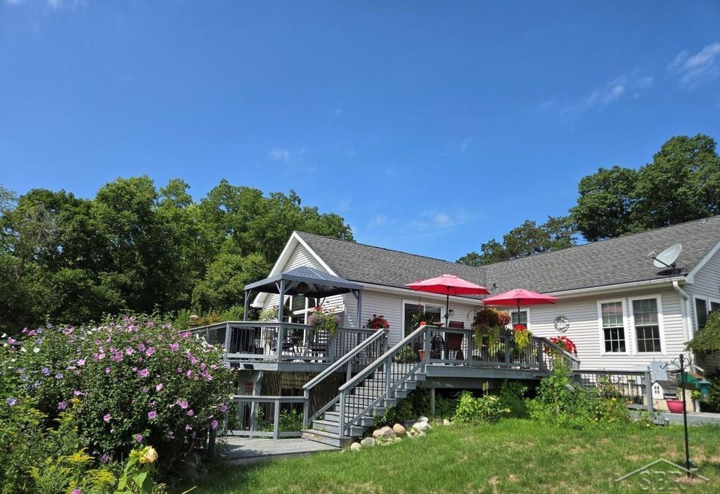 12024 Barnes Rd, Burns township