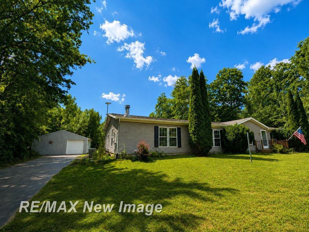 19095 Grabowski Rd, Lakefield township
