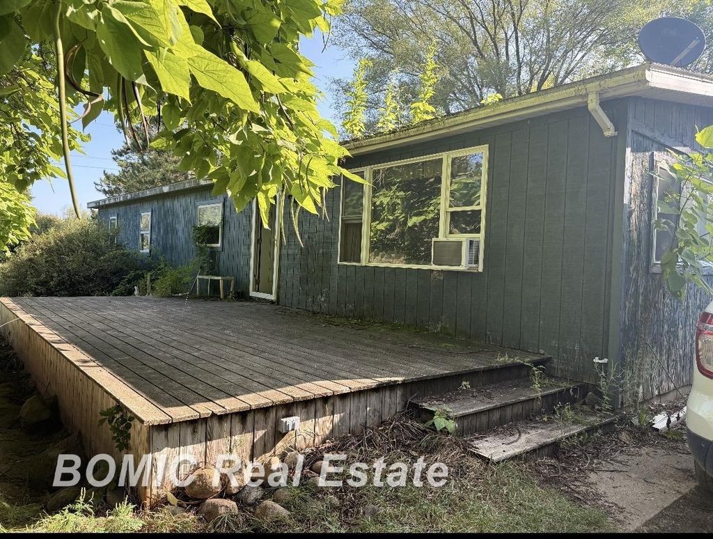 2555 S Murray Rd, Wells township