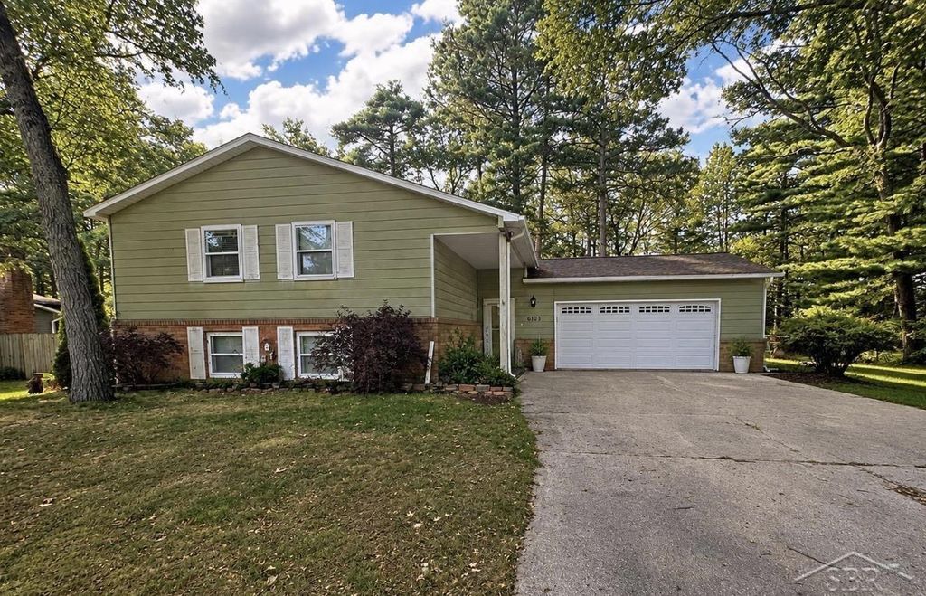 6123 Stagecoach Trl, Oscoda