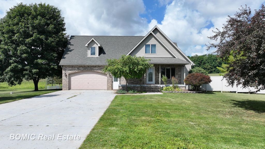 4265 Hurds Corner Rd, Elmwood township