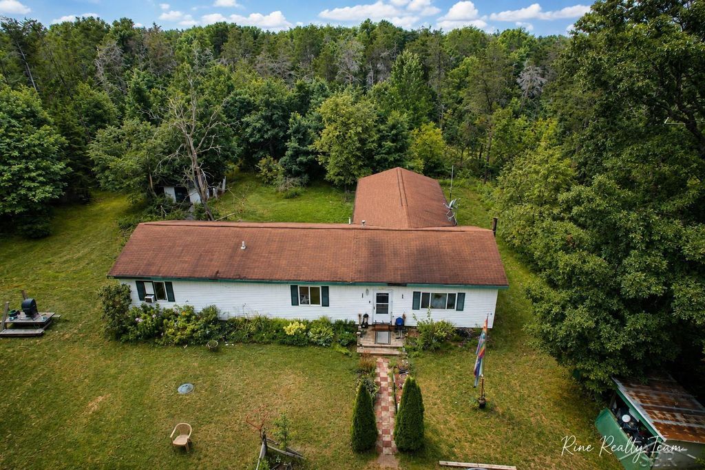 10882 Chase Bridge Rd, South Branch township