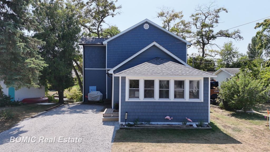 6751 West St, Caseville city