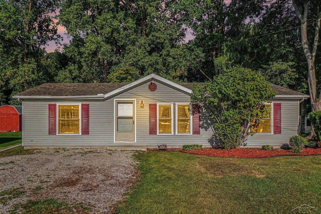 1079 N Huron Rd, Fraser township