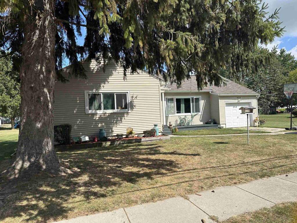 372 E Alice St, Merrill village