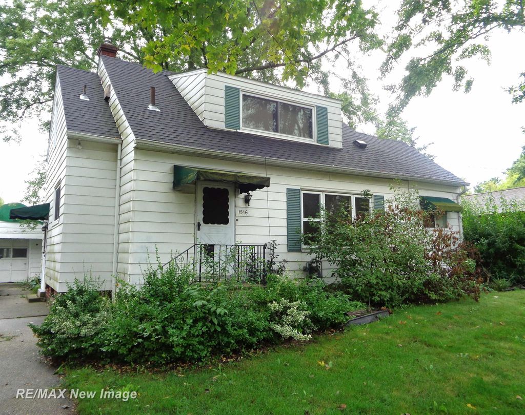 1516 Bay, Saginaw city
