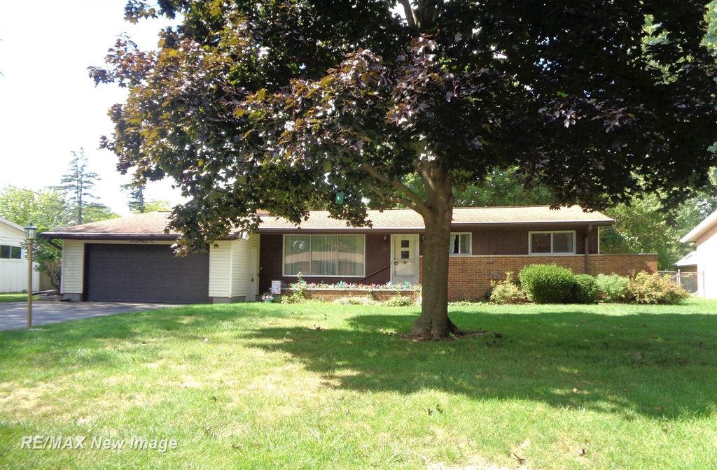 1391 Sauk Ln, Saginaw charter township