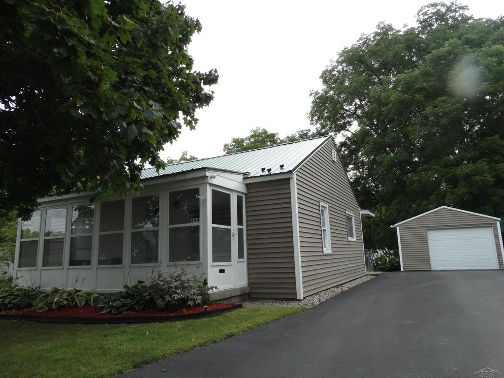 699 S Mill St, Clio