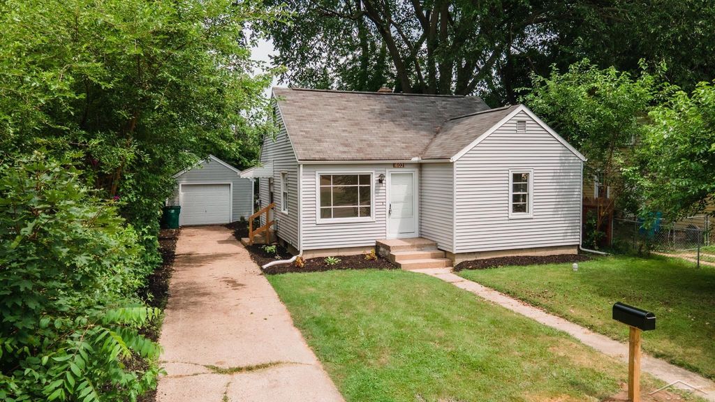 1602 W Mount Hope Ave, Lansing