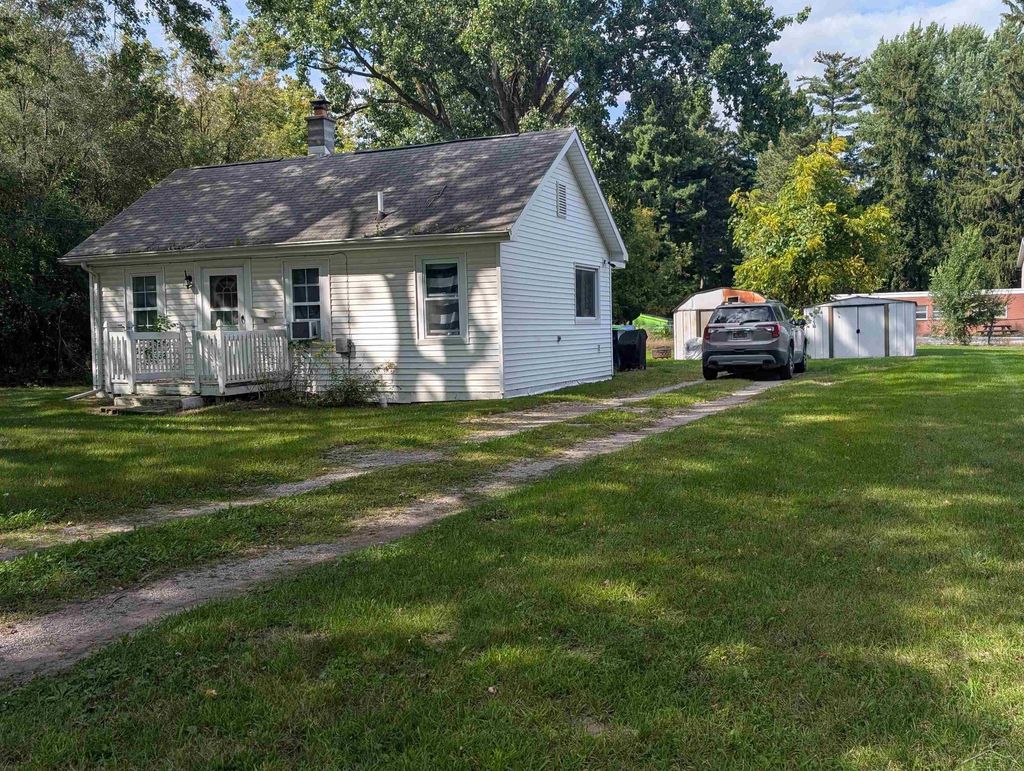 1570 Schust Rd, Saginaw