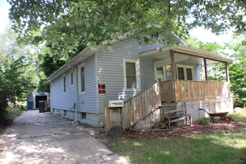2505 Woodrow Ave, Flint