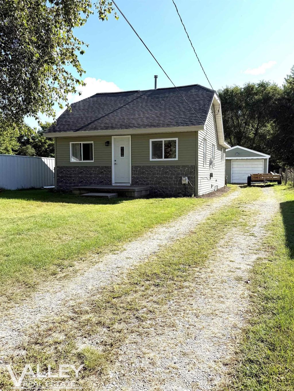 595 S River Rd, Saginaw