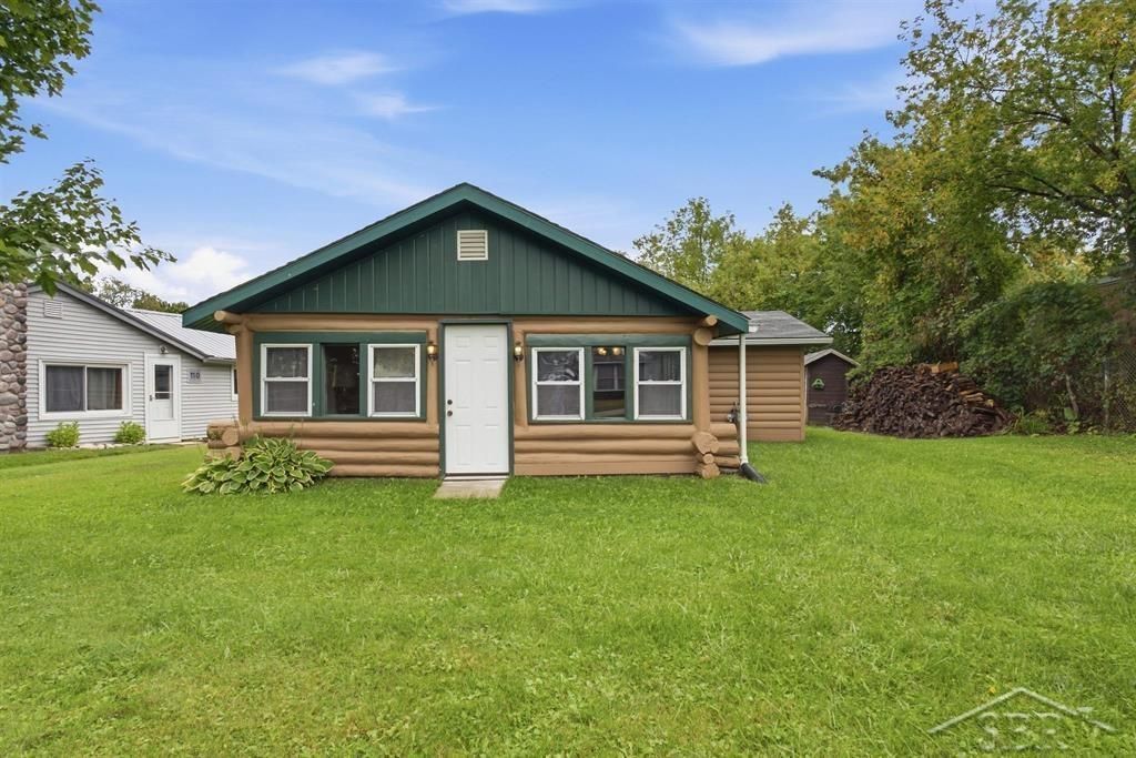 108 Cass St, Houghton Lake