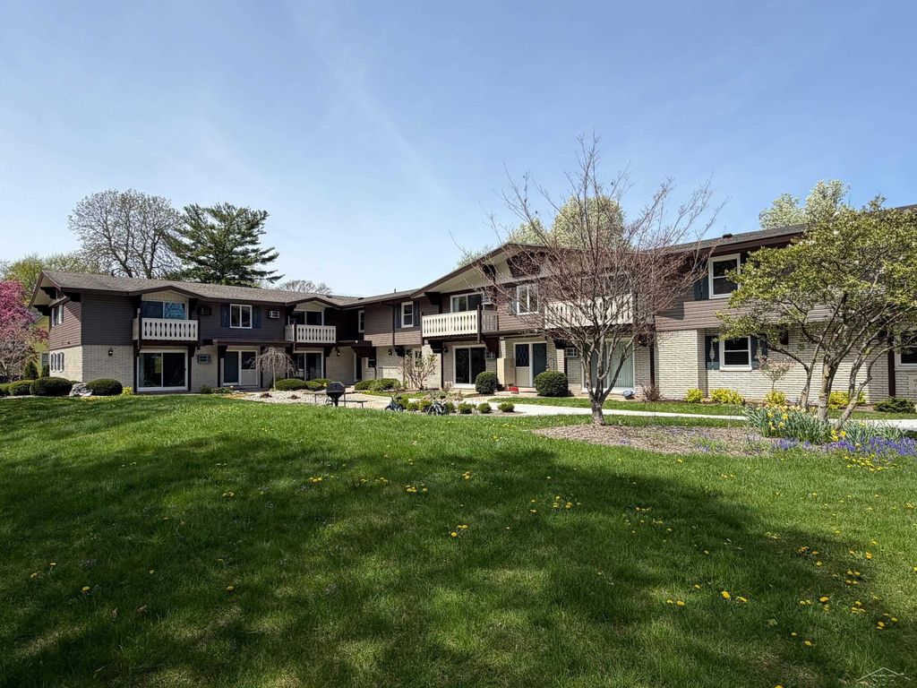 240 W Tuscola Unit 5 St, Frankenmuth