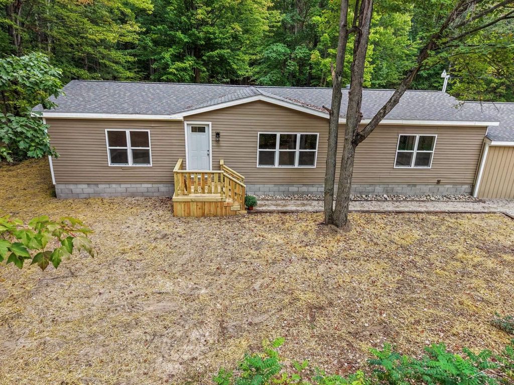 1469 E Brushaber Rd, Hope