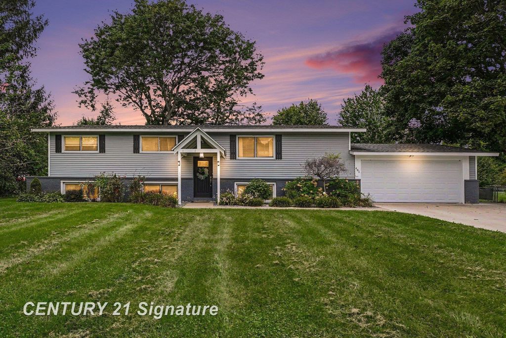 481 N 5 Mile Road Rd, Midland