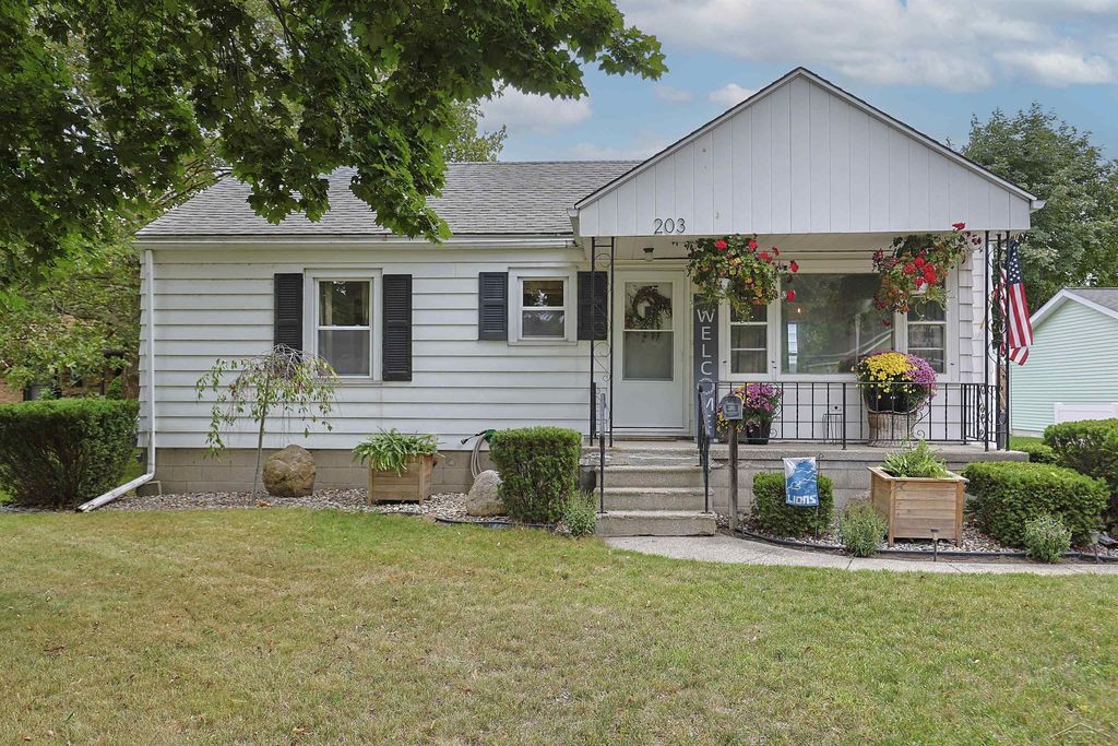 203 Scheurmann St, Essexville
