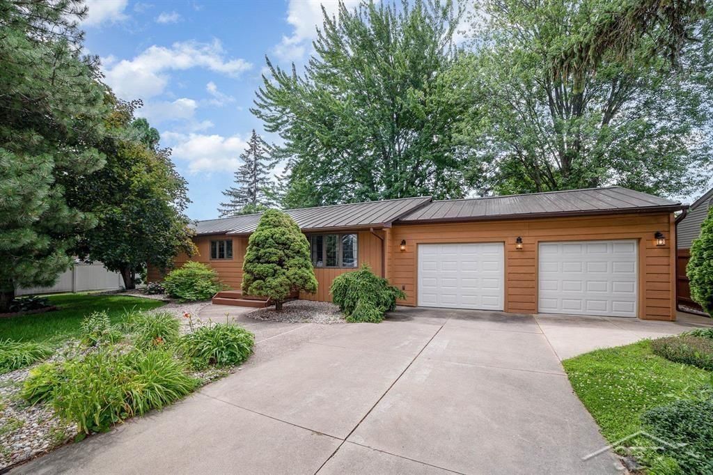 409 W Edwin St, Linwood