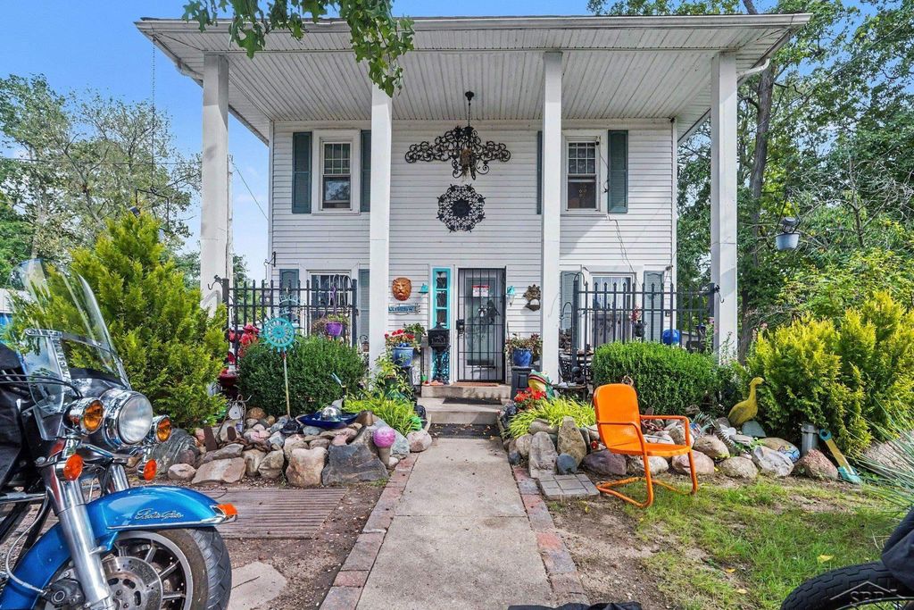 11175 E Shore Dr, Delton