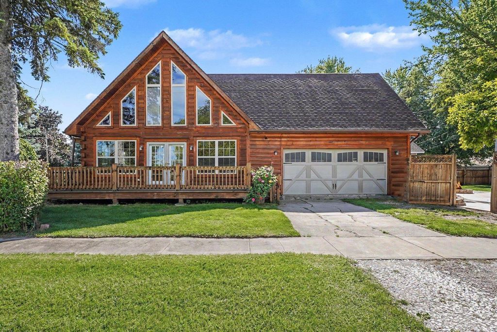4575 Cadillac Pl, Saginaw