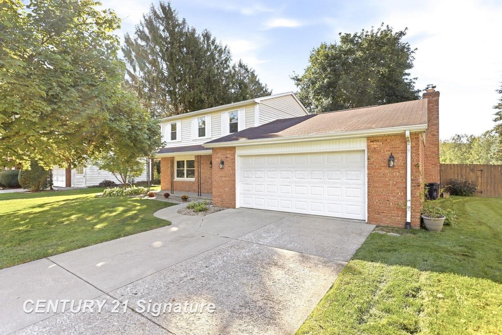 4925 Century Dr, Saginaw