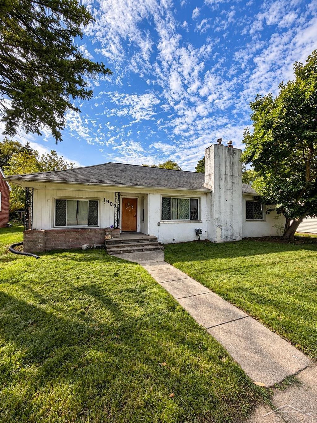 1909 Aurelius Rd, Holt