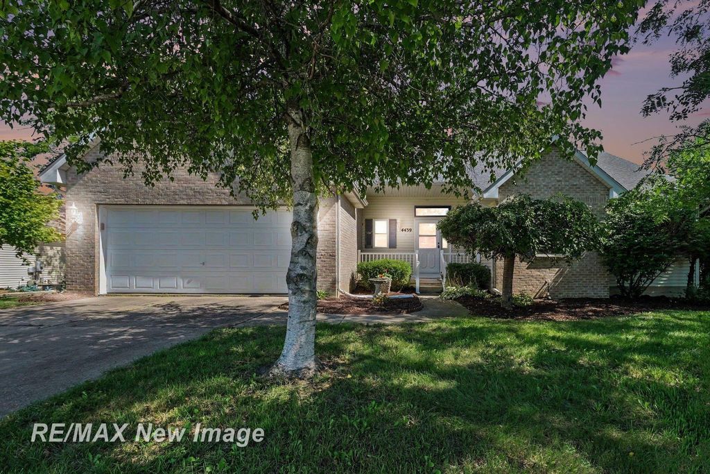 4439 W Edge Way, Grand Blanc