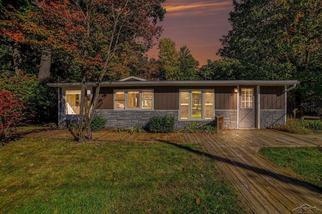 4095 Lake Dr, Beaverton
