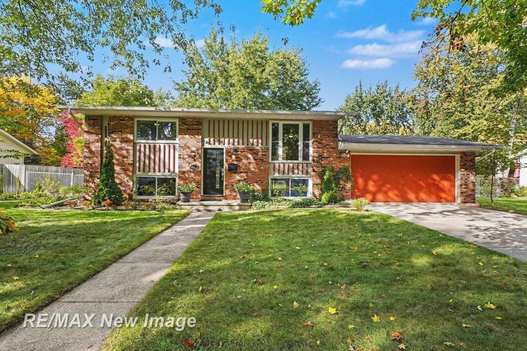 413 Hollybrook Dr, Midland