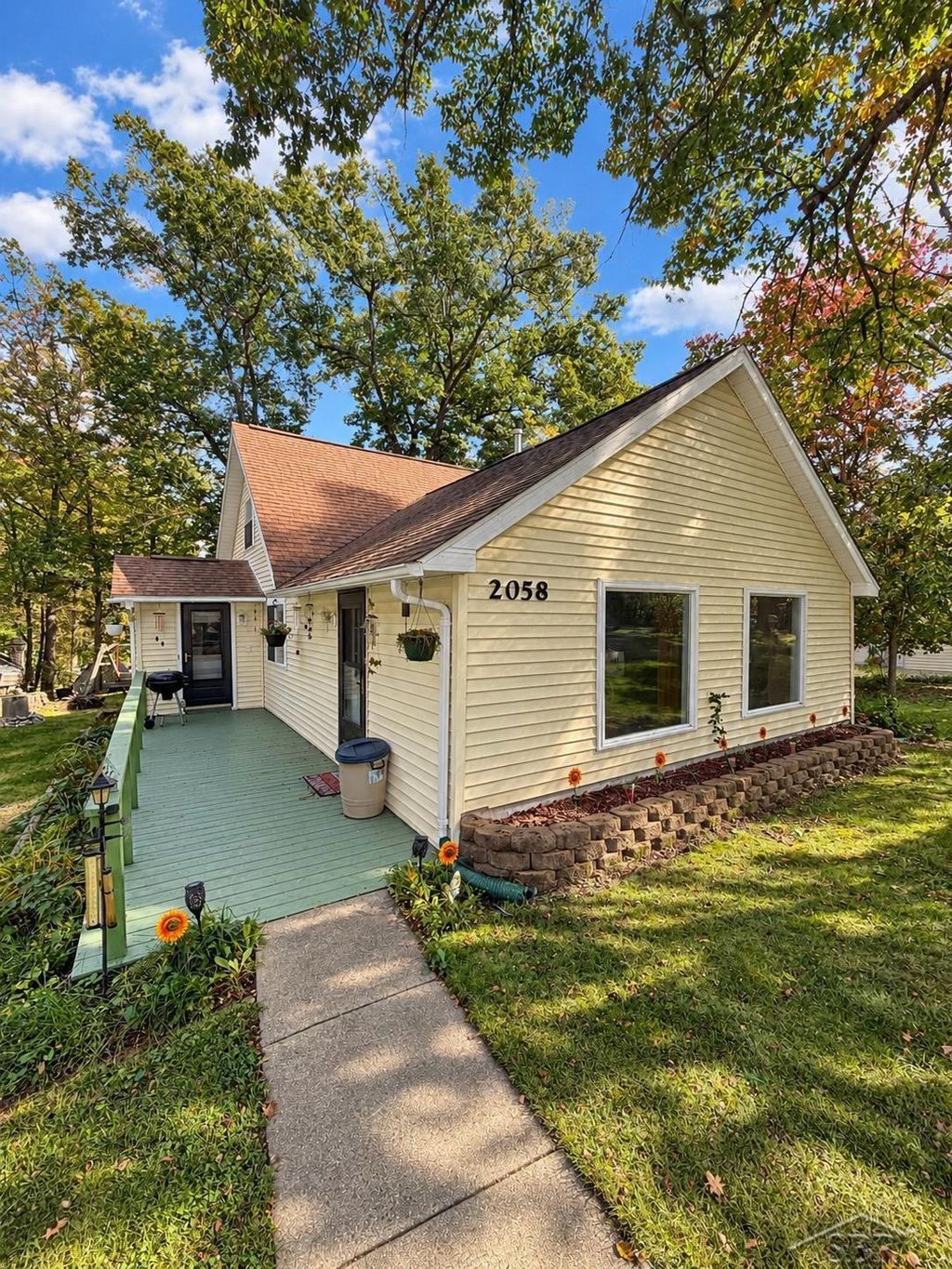 2058 W Higgins Lake Dr, Roscommon