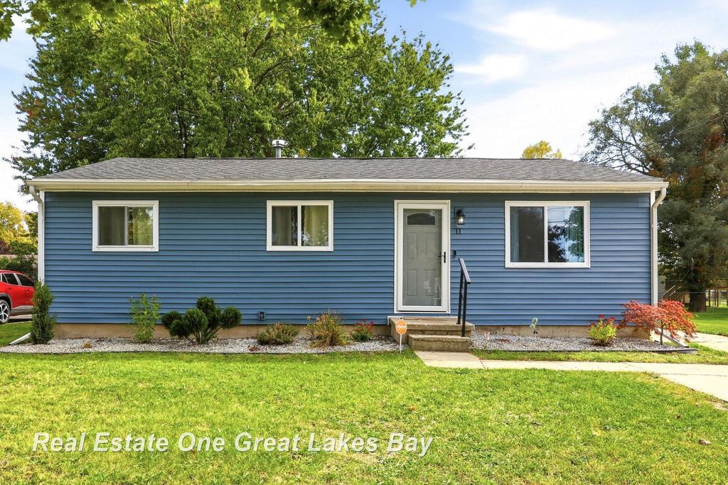 11 Woodward Dr, Saginaw