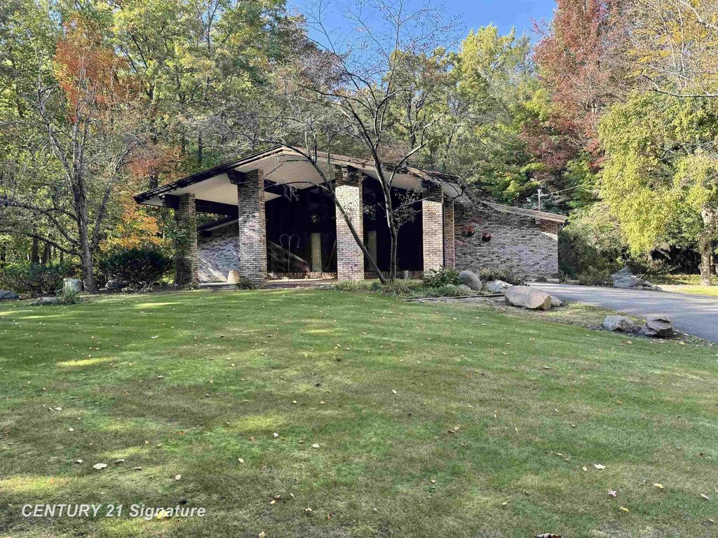 936 W Cottage Grove Rd, Linwood
