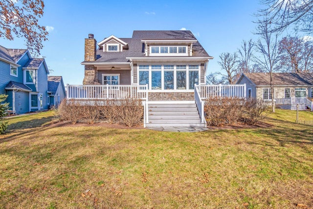 497 Iyopawa Road, Kinderhook township